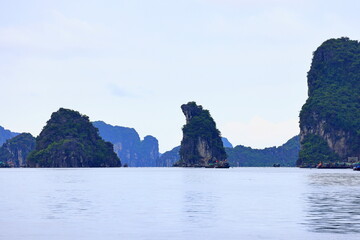 Ha Long Bay, limestone islands at Thanh pho Ha Long, Quang Ninh, Vietnam