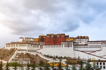 The Magnificent Scenery of Tibet's Potala Palace