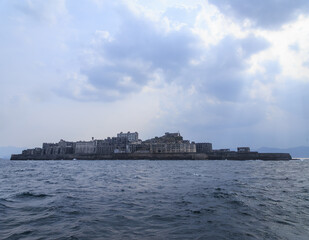 世界遺産　軍艦島　戦艦土佐を彷彿とさせる島影（長崎県、端島）