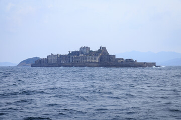 世界遺産　軍艦島　戦艦土佐を彷彿とさせる島影（長崎県、端島）