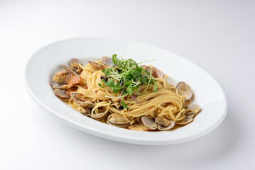 The image of the restaurant pasta 토마토 크림 로제 비프 파스타 접시 사진 