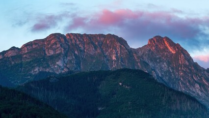 Giewont widziany z Zakopanego o zachodzie słońca © Michal45