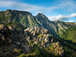 Giewont widziany z Sarniej Skały o wschodzie słońca