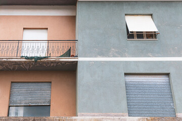 Building in bad condition, facade