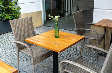 Street Restaurant Table Flower Decoration, Empty Cafe Tables, Bistro Seat, Bar Terrace, Outdoor Restaurants