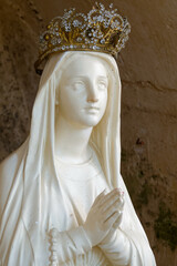 Beautiful statue of the crowned Virgin Mary. natural light, soft tone, pretty face. statue de la...