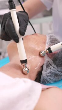 Reaction From Microcurrent Microcurrent-Bilder: Stock-Fotos & -Videos. | Adobe Stock