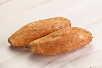 Raw batat root for baked