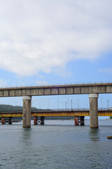 Puentes de hormigón sobre ría en Asturias