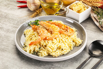 Italian pasta Orzo with prawn