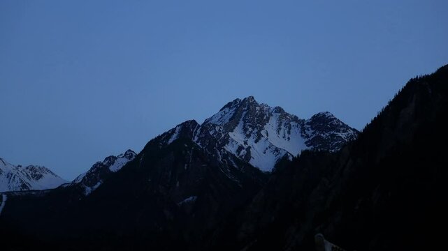 Sunset over the snow-capped mountains of Jiuzhaigou, Aba Prefecture, Sichuan Province, April 26, 2023