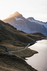 Sonnenaufgang am Bachalpsee im Berner Oberland