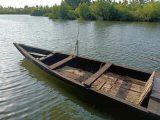 Obraz premium A canoe is a lightweight narrow water vessel, typically pointed at both ends and open on top, propelled by one or more seated or kneeling paddlers facing the direction of travel and using paddles.