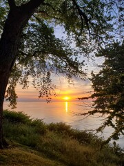 Obraz premium sunset on the lake