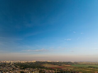 Fototapeta premium Foto aérea da cidade de Campinas, uma das maiores cidades do estado de São Paulo