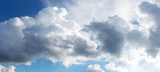 Obraz premium Sunlit clouds in a blue sky