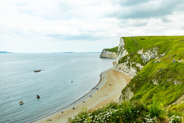 Unterwegs auf dem South West Coast Path ziwschen Lulworth Cove und Durdle Door bei Lulworth -...