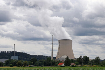 Das frühere laufende Kernkraftwerk Isar in Bayern, Deutschland