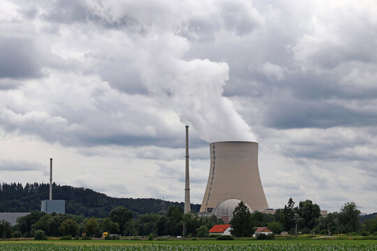 Das fr&uuml;here laufende Kernkraftwerk Isar in Bayern, Deutschland