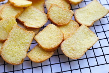 Crispy butter and sugar bread
