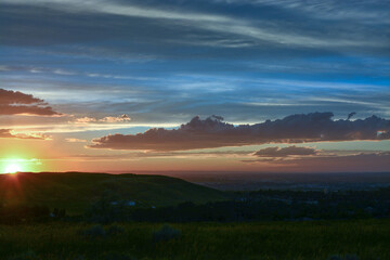Obraz premium Sunsetting on a countryside Wyoming town 