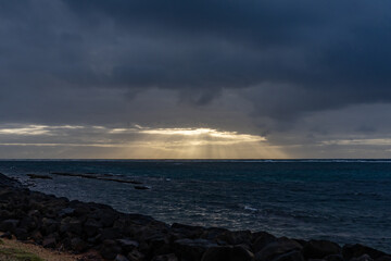 Obraz premium Kapa'a Beach Park, East Side ( Coconut Coast ), Kauai, Hawaii. Sunlight shining through clouds, giving rise to crepuscular rays