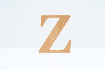 アルファベットの「Z」の木製ブロック