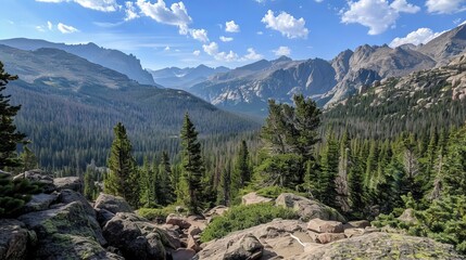 Obraz premium Scenic mountain vistas along a hiking trail in Rocky Mountain National Park.