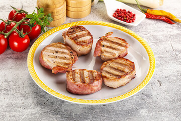 Grilled pork tenderloin with bacon