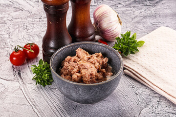 Canned tuna preserve for salad