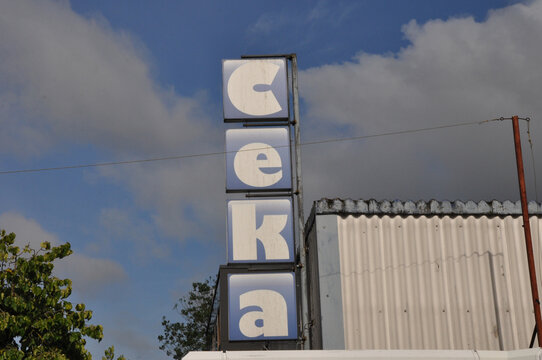 Ceka Kaufhaus #Logo und Firmenname au&szlig;en an der Gesch&auml;ftsstelle
