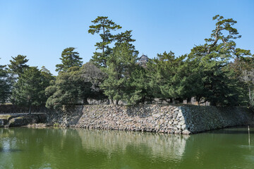 松江城を取り囲むように流れる京橋川