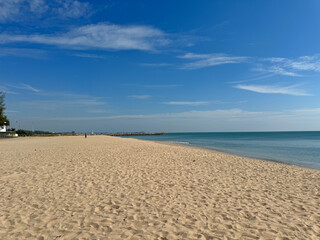 Long stretch of sandy beach And the beautiful sea, clear sky