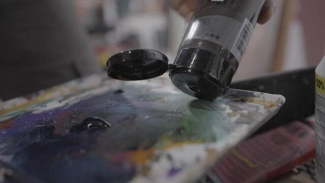 Schwarze Farbe