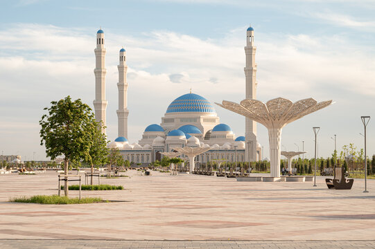 The main mosque of Astana. The modern largest in Central Asia and the world. It is located in the capital of Kazakhstan