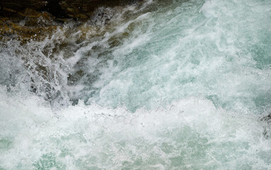 Obraz premium Closeup water flowing from a waterfall