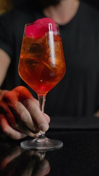 Making cocktails 4KUHD slow motion 120fps (2160x3840, 30fps, 15Mbps, H264)