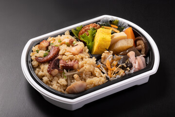 タコとごぼうの炊き込みご飯弁当