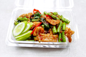 Rice topped with stir fried pork and red curry paste with yard-long bean