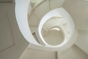 Fototapeta premium white spiral staircase