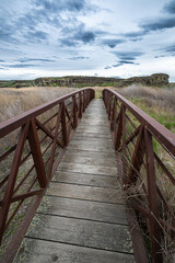Obraz premium Small Walking Bridge in Columbia National Wildlife Refuge, WA