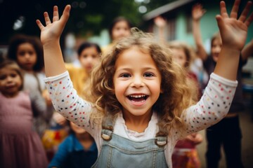 Naklejka premium Young girl raising hand in elementary school classroom