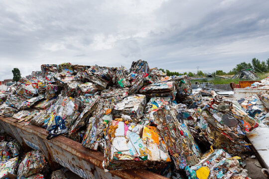 Trie de d&eacute;chets et ordures m&eacute;nag&egrave;res