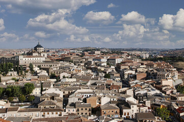 Naklejka premium Panoramic view of the beautiful city of Toledo in Spain, where you can see its historic and important monuments