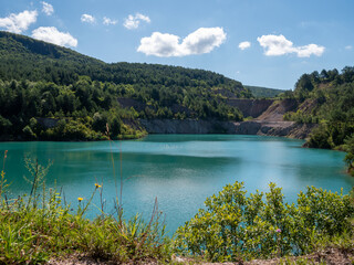 A beautiful and magical place in Skrabsk&eacute; in eastern Slovakia is a flooded quarry full of sparkling turquoise water.The quarry is surrounded by beautiful nature and impressive rocks.