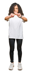 Obraz premium Young beautiful woman with curly hair wearing white t-shirt Rejection expression crossing fingers doing negative sign