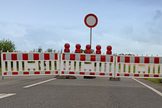 gesperrte Landstra&szlig;e