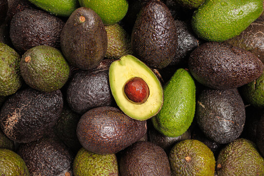Chilean Hass Paltas, top view image of a group of Hass and Fuerte paltas with a cut palta, representing local production and typical Chilean foods