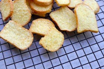 Crispy butter and sugar bread
