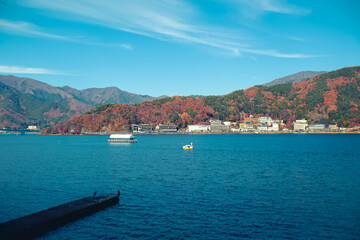 Fototapeta premium view of lake and mountain in autumn